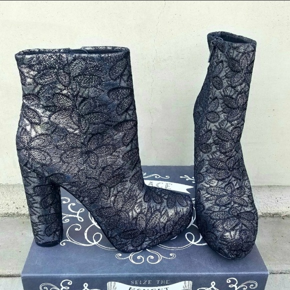 Gorgeous Metallic Embroidered Steve Madden Booties - Picture 5 of 6
